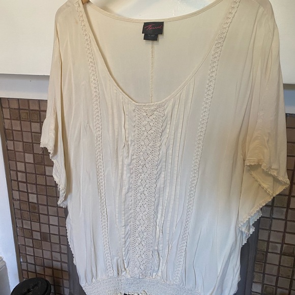 white flowy top plus size